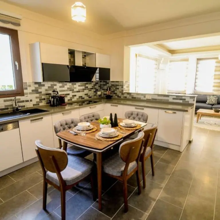 Fitted kitchen